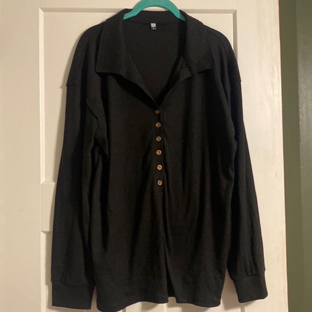 Gently used black polo long sleeve top size XL